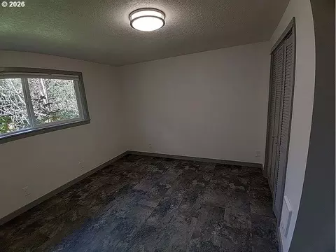 Bedroom - 9363 Highway 126, Mapleton, OR 97453 photo 5 of 6
