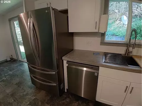 Kitchen - 9363 Highway 126, Mapleton, OR 97453 photo 3 of 3