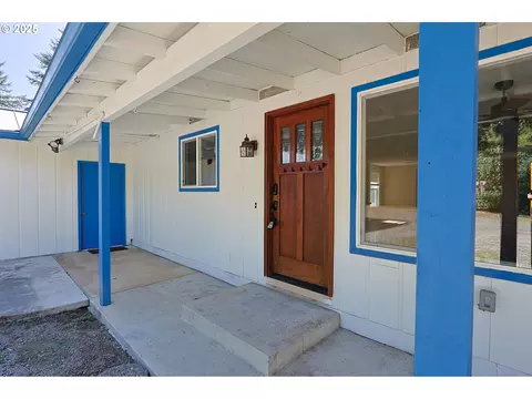 60031 Fairview Rd, Coquille, OR 97423
