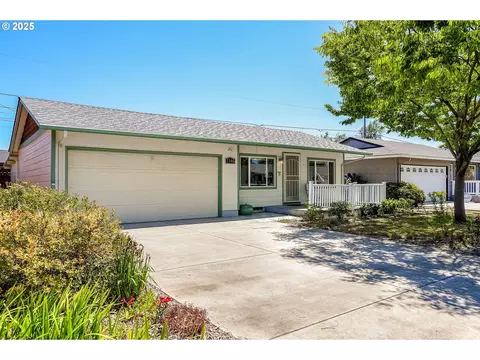 1346 Princeton Rd, Woodburn, OR 97071