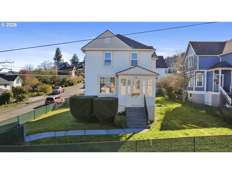 708 33rd St, Astoria, OR 97103