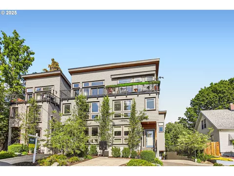7952 SE 6th Ave #3, Portland, OR 97202