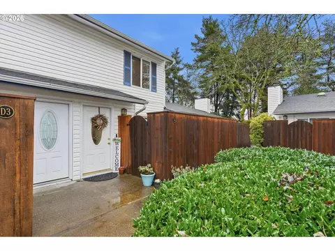 28740 SW Parkway Ave #D2, Wilsonville, OR 97070