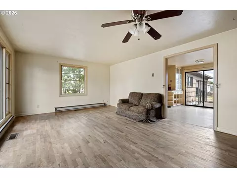 Living - 757 Berntzen Rd, Eugene, OR 97402 photo 1 of 6