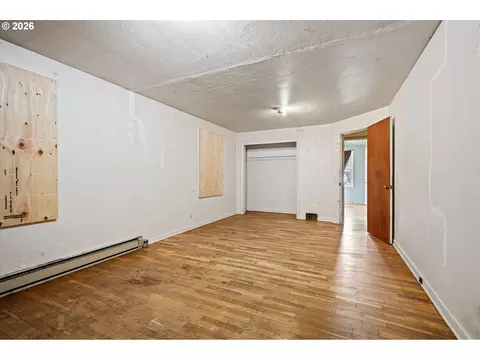 Bedroom - 757 Berntzen Rd, Eugene, OR 97402 photo 3 of 6