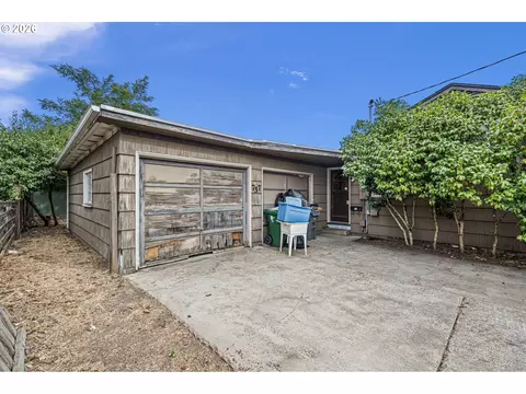 Exterior - 757 Berntzen Rd, Eugene, OR 97402 photo 1 of 5