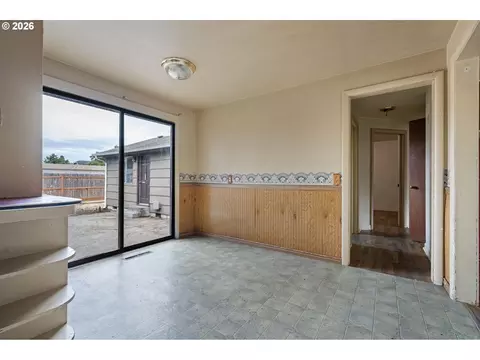 Dining - 757 Berntzen Rd, Eugene, OR 97402 photo 1 of 1