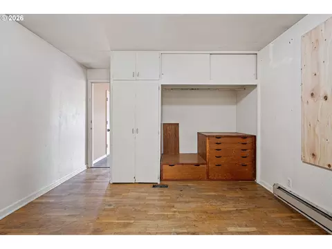 Bedroom - 757 Berntzen Rd, Eugene, OR 97402 photo 4 of 6