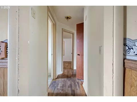 Entry Way - 757 Berntzen Rd, Eugene, OR 97402 photo 1 of 2