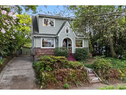 6114 NE Davis St, Portland, OR 97213