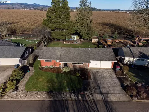 9550 SW Bayou Dr, Mcminnville, OR 97128