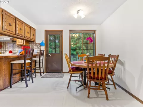 Dining - 1333 SW 19th Dr, Gresham, OR 97080 photo 2 of 3