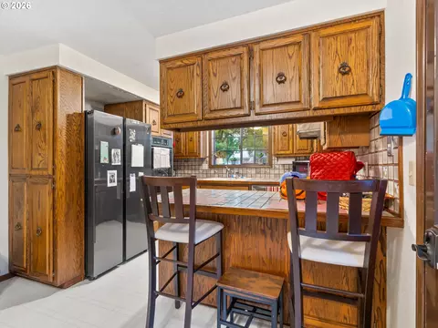 Kitchen - 1333 SW 19th Dr, Gresham, OR 97080 photo 1 of 2