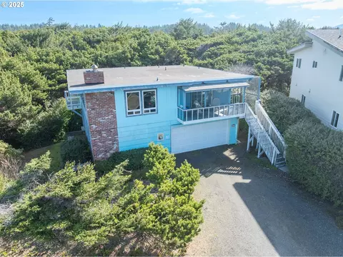 1377 SW Seawoods Ter, Waldport, OR 97394