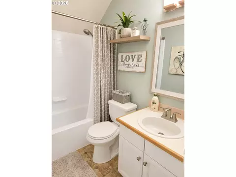 Bath - 5424 NW Jackson Loop, Camas, WA 98607 photo 5 of 5