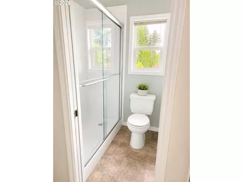 Bath - 5424 NW Jackson Loop, Camas, WA 98607 photo 4 of 5