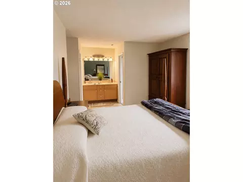 Bedroom - 5424 NW Jackson Loop, Camas, WA 98607 photo 2 of 4