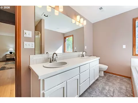 Bath - 15052 SE Pinegrove Loop, Clackamas, OR 97015 photo 1 of 4