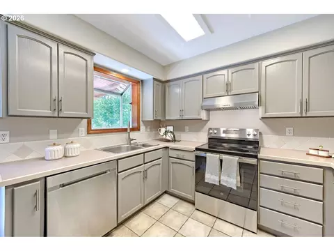 Kitchen - 15052 SE Pinegrove Loop, Clackamas, OR 97015 photo 1 of 3
