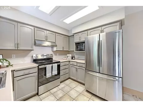 Kitchen - 15052 SE Pinegrove Loop, Clackamas, OR 97015 photo 2 of 3