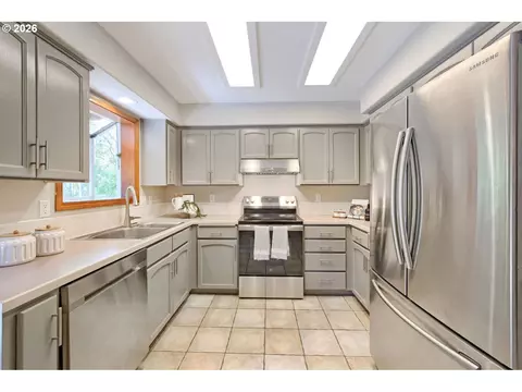 Kitchen - 15052 SE Pinegrove Loop, Clackamas, OR 97015 photo 3 of 3