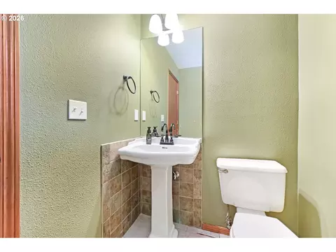 Bath - 15052 SE Pinegrove Loop, Clackamas, OR 97015 photo 3 of 4