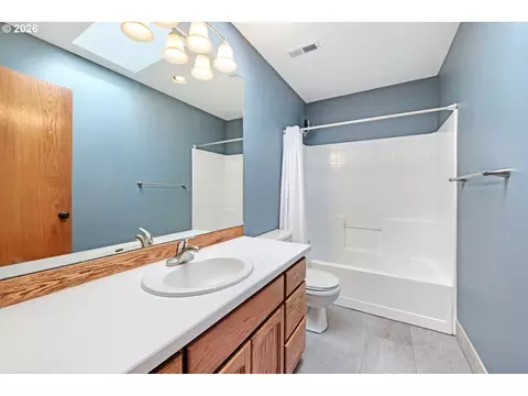 Bath - 15052 SE Pinegrove Loop, Clackamas, OR 97015 photo 4 of 4