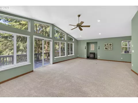 Living - 5938 View Loop, Florence, OR 97439 photo 3 of 7
