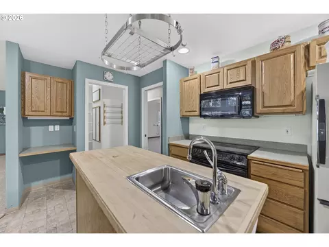 Kitchen - 5938 View Loop, Florence, OR 97439 photo 1 of 5
