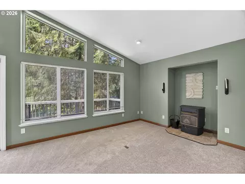 Living - 5938 View Loop, Florence, OR 97439 photo 5 of 7