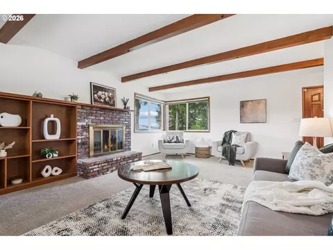 Living - 1450 SW 26th Ct, Gresham, OR 97080 photo 3 of 7