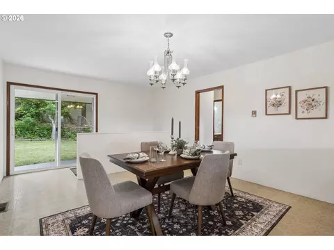 Dining - 1450 SW 26th Ct, Gresham, OR 97080 photo 1 of 4