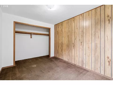 Bedroom - 1450 SW 26th Ct, Gresham, OR 97080 photo 7 of 8