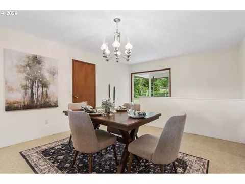 Dining - 1450 SW 26th Ct, Gresham, OR 97080 photo 2 of 4