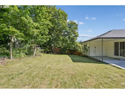 Exterior - 1450 SW 26th Ct, Gresham, OR 97080 photo 5 of 6