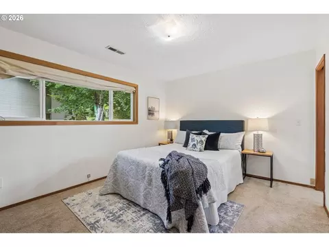 Bedroom - 1450 SW 26th Ct, Gresham, OR 97080 photo 5 of 8