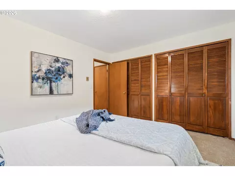 Bedroom - 1450 SW 26th Ct, Gresham, OR 97080 photo 6 of 8