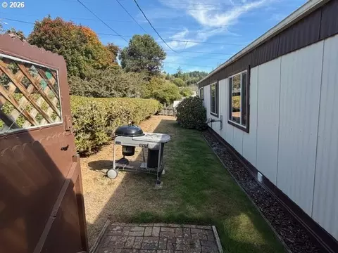 Exterior - 430 23rd St, Myrtle Point, OR 97458 photo 8 of 9