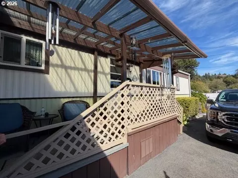 Exterior - 430 23rd St, Myrtle Point, OR 97458 photo 2 of 9