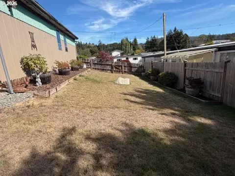 Exterior - 430 23rd St, Myrtle Point, OR 97458 photo 7 of 9