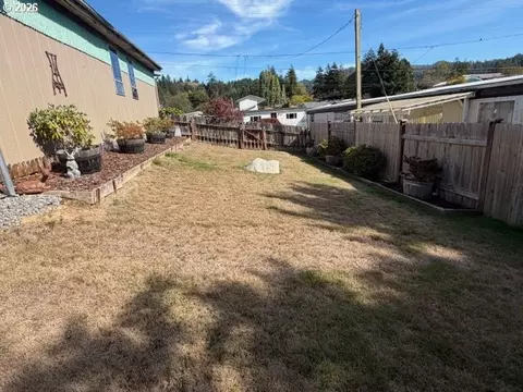 Exterior - 430 23rd St, Myrtle Point, OR 97458 photo 6 of 9