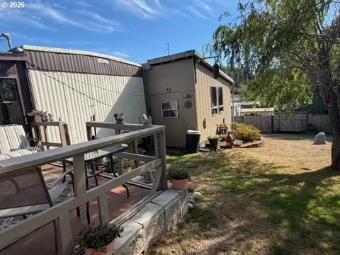 Exterior - 430 23rd St, Myrtle Point, OR 97458 photo 4 of 9