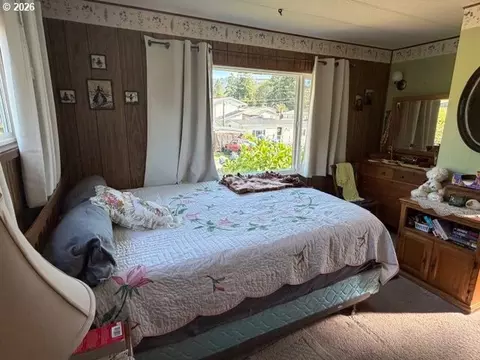 Bedroom - 430 23rd St, Myrtle Point, OR 97458 photo 1 of 3
