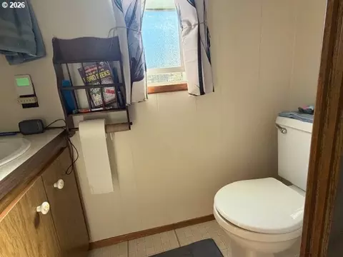 Bath - 430 23rd St, Myrtle Point, OR 97458 photo 2 of 2