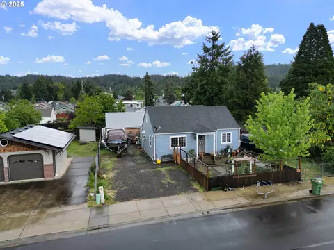 1330 S 4th St, Cottage Grove, OR 97424