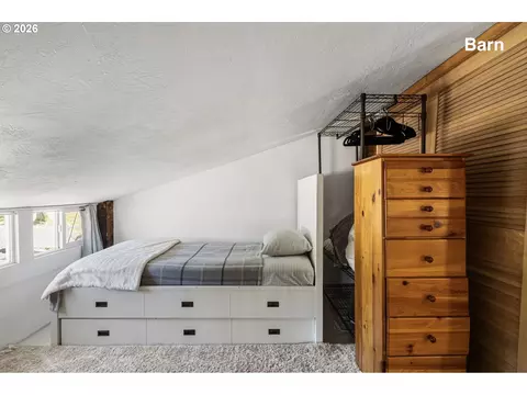 Bedroom - 34846 Matthews Rd, Eugene, OR 97405 photo 6 of 6