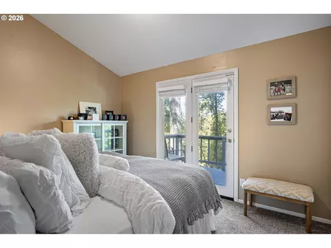 Bedroom - 34846 Matthews Rd, Eugene, OR 97405 photo 2 of 6
