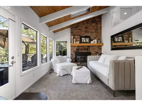 Living - 34846 Matthews Rd, Eugene, OR 97405 photo 4 of 9