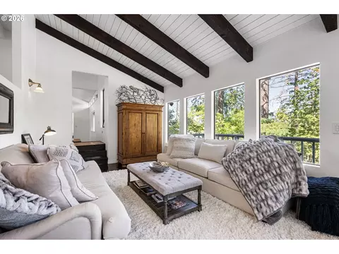 Living - 34846 Matthews Rd, Eugene, OR 97405 photo 2 of 9