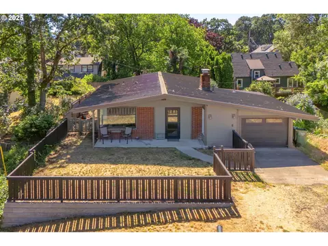 235 N 1st St, Saint Helens, OR 97051